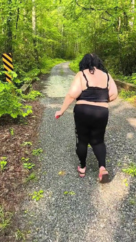 Mami fickt nicht noch einen schwanz im wald, den ich verspreche, gut zu sein