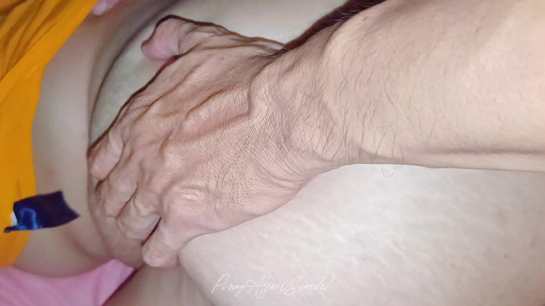 TeenPinayCloseUp: 18 filipina de coño grueso se comió y folló al...