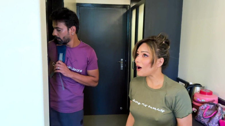 Zoyarat hore ultra: Cachée de son mari, elle emmène son copain à l’hôtel