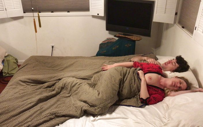 Erin Electra: 继母和继子睡一张床