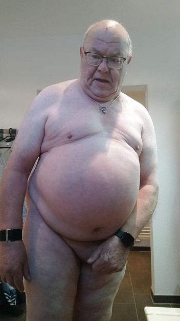 Karlchengeil: Pantat digetar dikongkek