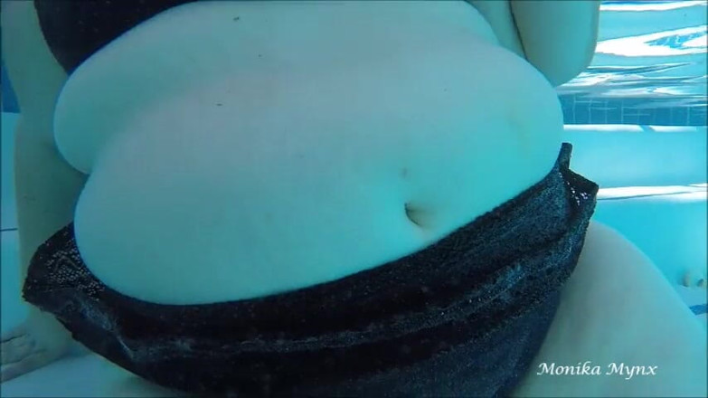 BBW Pleasures: Solo smoking in pool