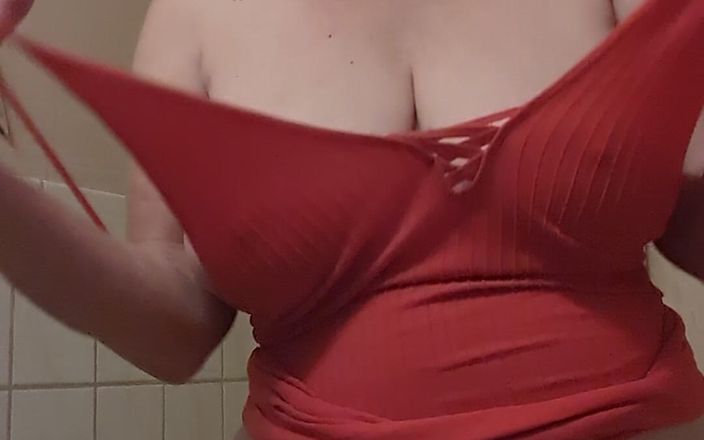 BustyBrendaxx: ¡El traje rojo de cachonda se ve mejor en el...