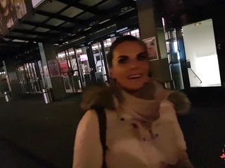 Aische Pervers: Mamă sexy germană ia o muie în parcarea aeroportului
