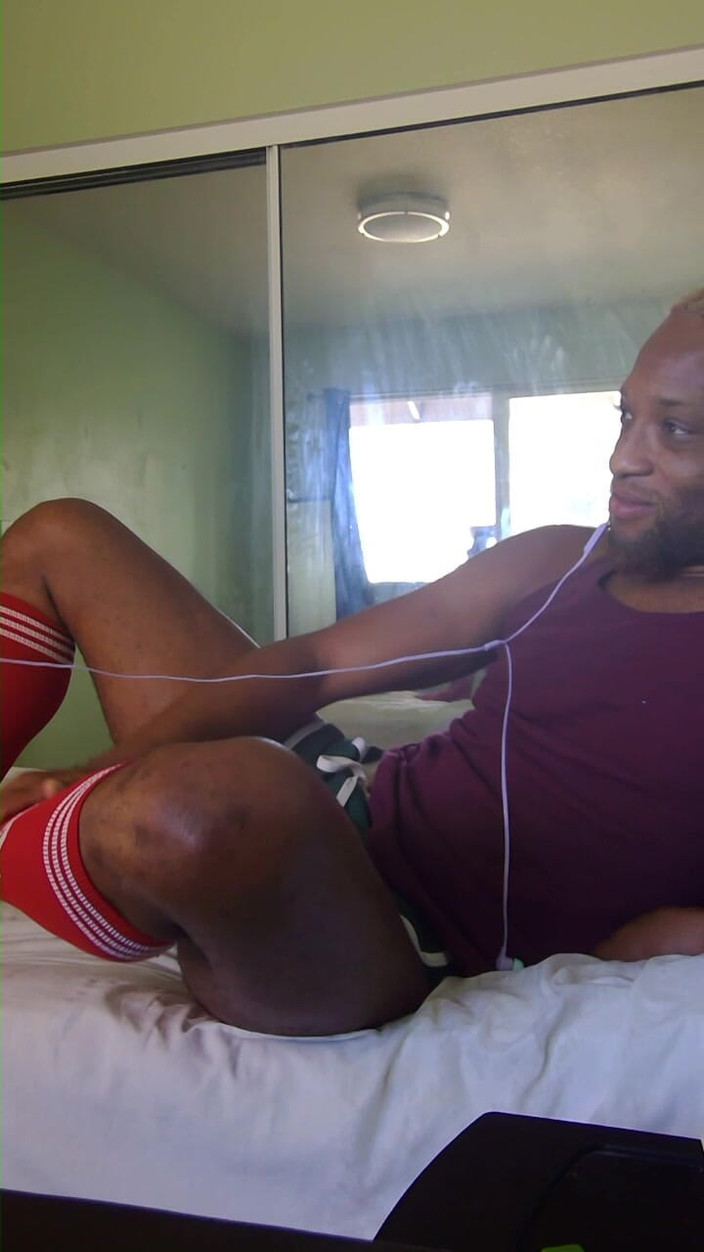 Kennie Jai: Kennie jai ngocok penggemarnya yang setia