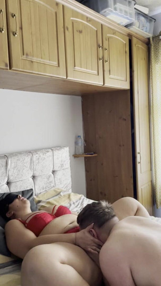 Filthy British Couple: Brytyjska dziwka jest z zasłoniętymi oczami i mówi brudną - ma...