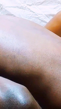 Gata gostosa e sexy encontrada no humor sexual e eu fui seduzida para transar com ela com tanta força até eu receber porra. Doce e Molhada Buceta