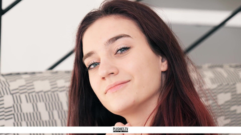Plushies: Meggy se masturbe au ralenti