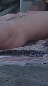 3 Esposa exibicionista ao ar livre amadora milf punheta com pau grande na praia de nudez público em frente de voyeurs com porra - Misscreamy