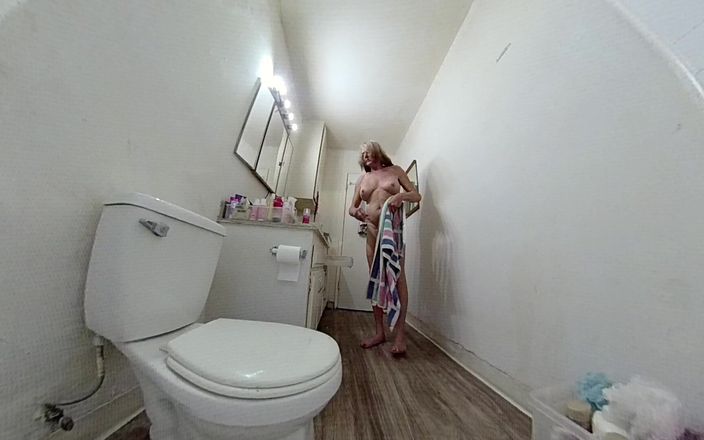 Lizzy Yum: Lizzy Yum Sd 2025년 6월 아마추어 목욕을 즐기는 자위