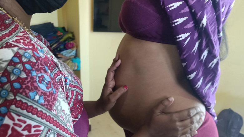 Wonder: Sorelle carine che si godono la storia lesbica