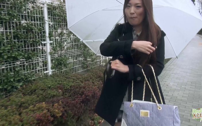 Magic Asian Pussy: En annan dum regnig dag blev mycket bättre när hon...