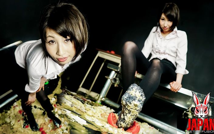 Japan Fetish Fusion: Yua Hidaka&amp;#039;s Elegant Food Crush: Decadente Destruction por meias pretas...