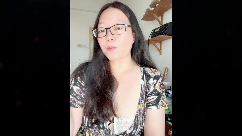 Smoking Asian: Darkside asiatica fumante: filtro sigaretta sporca progressione + spogliarello