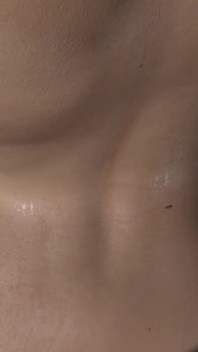 Brunetka Futa w późnej nocy z łupem