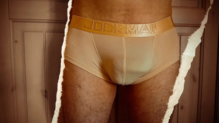 TheOldBigThing: Förbjuden beröring offentligt. Hans verktyg dunkar när han lossar sin...