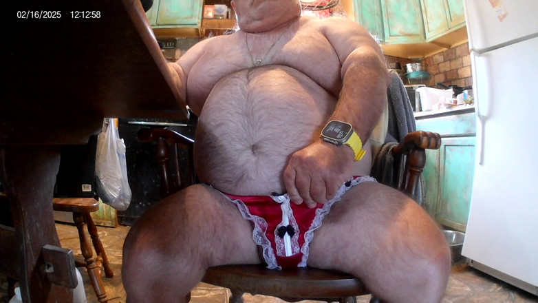Mark Fletcher: Mark Fletcher vestindo lingerie comendo meu esperma