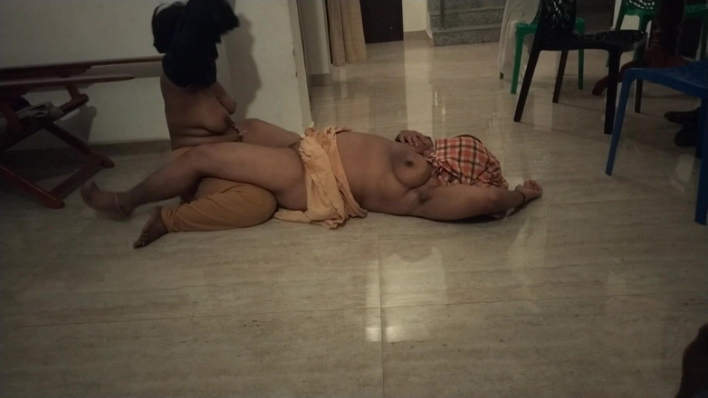 Tamil lesbian: Danza casuale