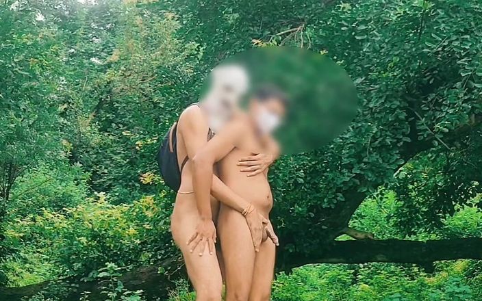Tani: Klaarkomen in het bos voor papa