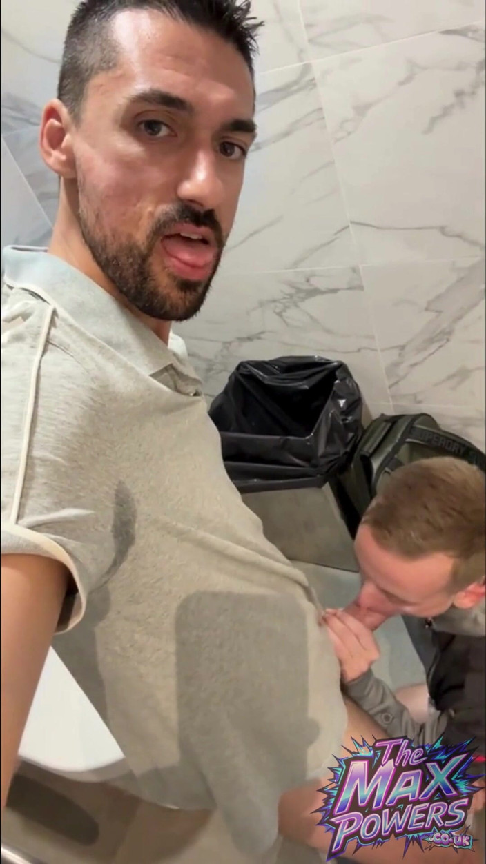 The Max Powers: लियाम हार्डिंग और सार्वजनिक शौचालयों में अधिकतम शक्तियां चुदाई