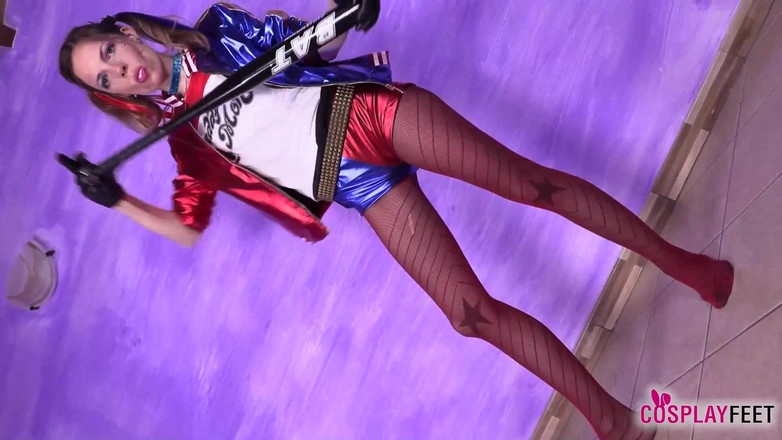 Feet & Cosplay: Ohromující Mermaid v super sexy harley quinn cosplay oblečení