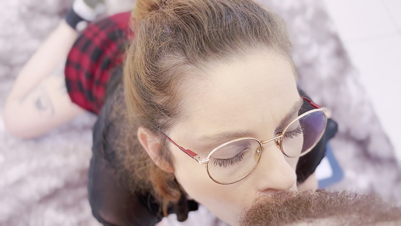 Auroraw: Sex oral pe profesoară