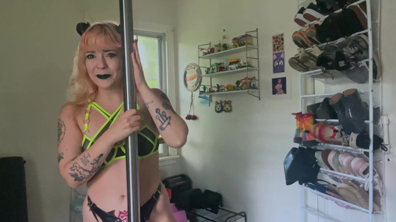 lilredvelvettt: Unlock Her