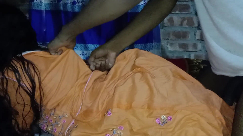 Deshi women: Kali pertama seks teman wanita kolej saya datang ke rumah...