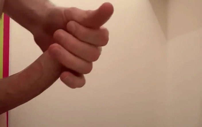 qaz11: Handjob on camera - 610