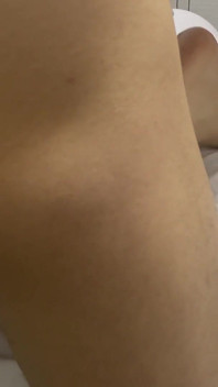 Valentine's Footjob Fantasy: Naoliwione podeszwy i płatki róży