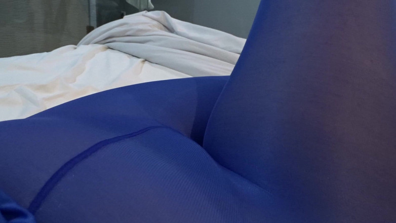 Florance Wimps: Blue Nylons &amp; Kondom Choco