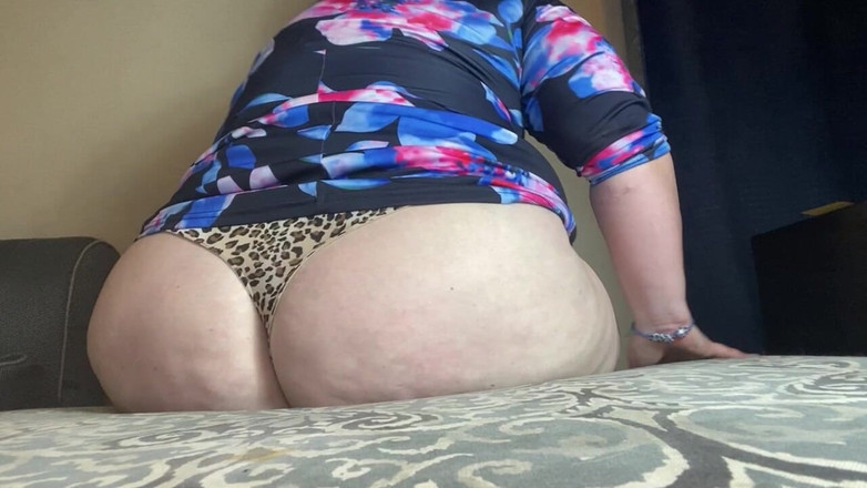 BellaBlast: Большая задница в стрингах, попка, капли, подборка