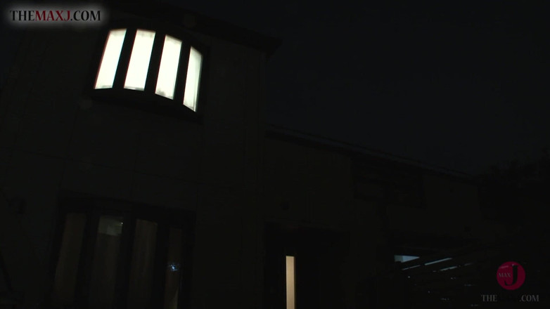 Asian happy ending: Fată asiatică dominatoare feminină îi oferă sclavului plăcere cu fetiș și își zgâlțâie...