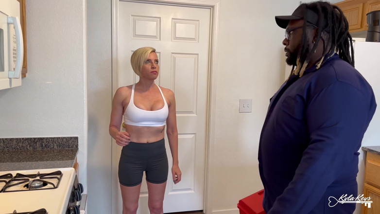 Kyla Keys: El hombre de mantenimiento recibe una propina especial