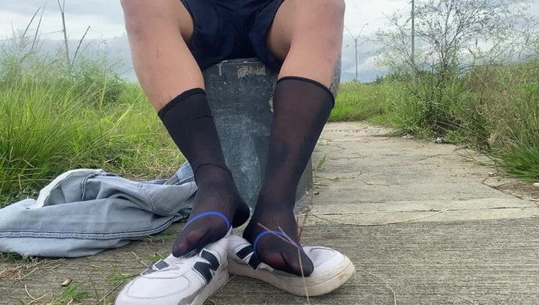 Mr Feet Colombia: Maço ofisten çıkıyor ve futbot oynamak için ayakkabılarını değiştiriyor