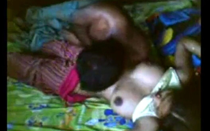 Sexy Sharma 11: 남친과 섹스하는 인도 인도 마을 와이프