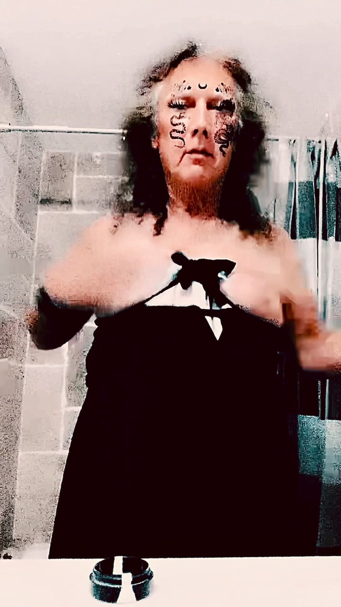 Kellie Kumcatcher: Kellie Kumcatcher Mencoba Kursi Harness