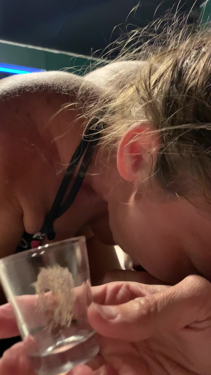 Farmers Wifey: Collecte de sperme tard dans la nuit, dans une pipe...