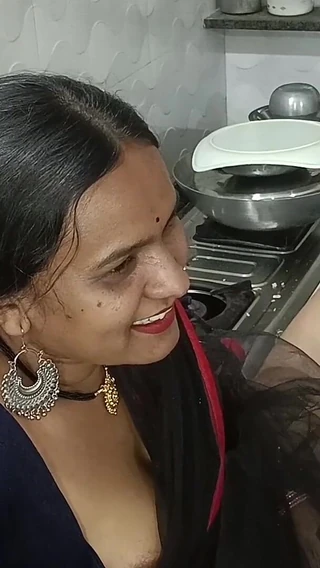 Kavita _zawazawi: Desi Marathi Kavita Bhabhi Fuck with Brother in Law in...