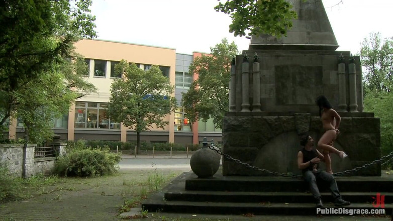 Public Disgrace by Kink: Euro-schätzchen beschämt auf der straße