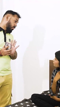 Un beau-père baise sa demi-sœur et se fait baiser à peine