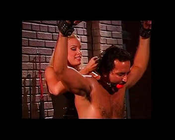 Femdom Austria: Super hermosa joven arrogante rubia alta diosa Kimberly domina y...