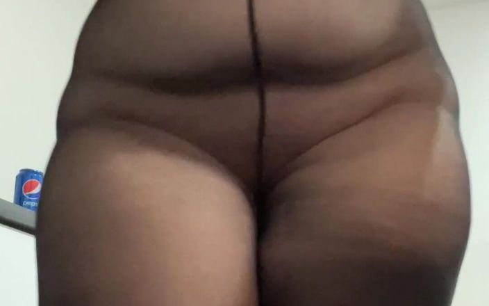 KinkyKatie: Kijk je graag hoe ik dingen probeer?