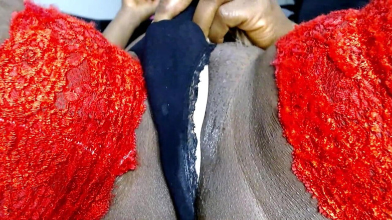 Maeling: Perra empujada en muñeca de coño como juguete sexual - dos
