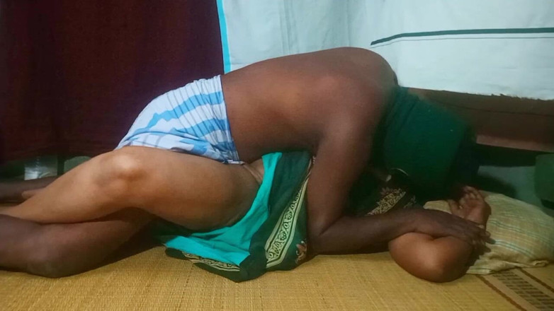 Priyanka314: Indická tetička vesnický styl šukání v domácím videu