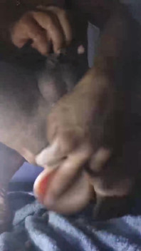 Macho esguicha orgasmo anal