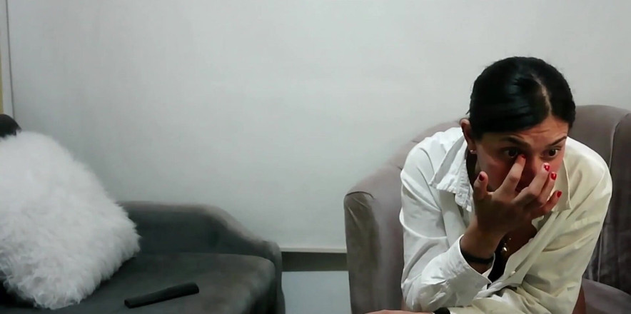 Scarlet Divona: ช่วยตัวเองแบบพิเศษ, โชว์แก้ผ้าอย่างหนัก, เย็ดหีในห้อง