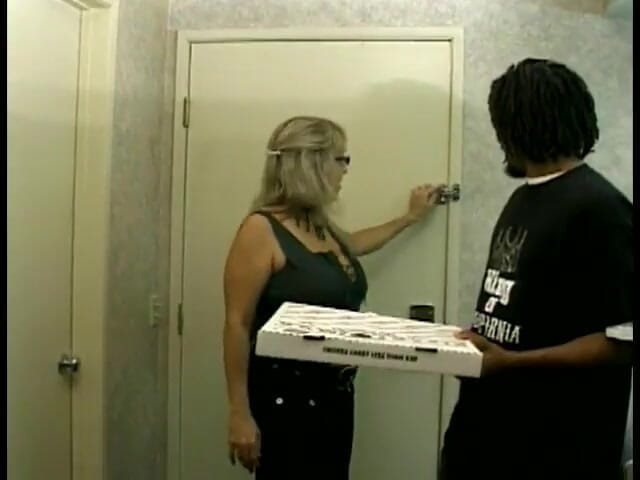First Black Sexperience: Black guy working as pizza delivery provides feel bored aged...