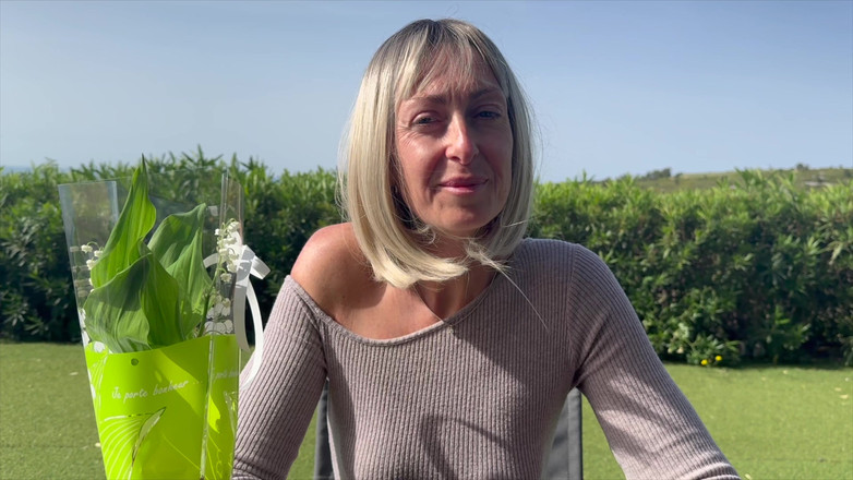 2 Hot 4U: Олена, 40-річна матуся з Туру!