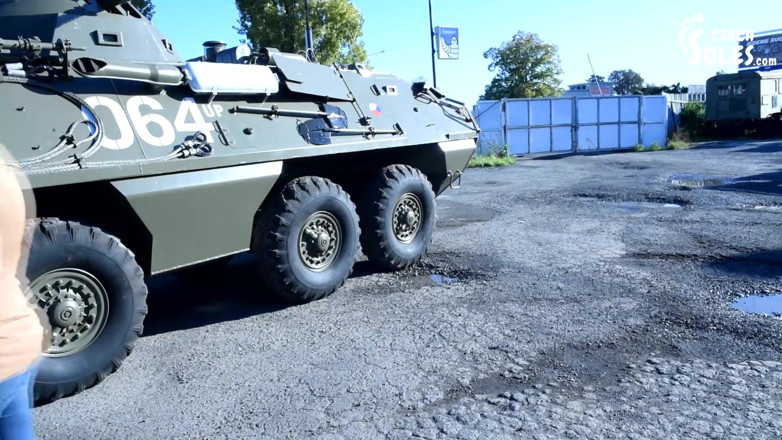 Czech Soles - foot fetish content: Doppia adorazione del piede da parte del comandante dell'esercito